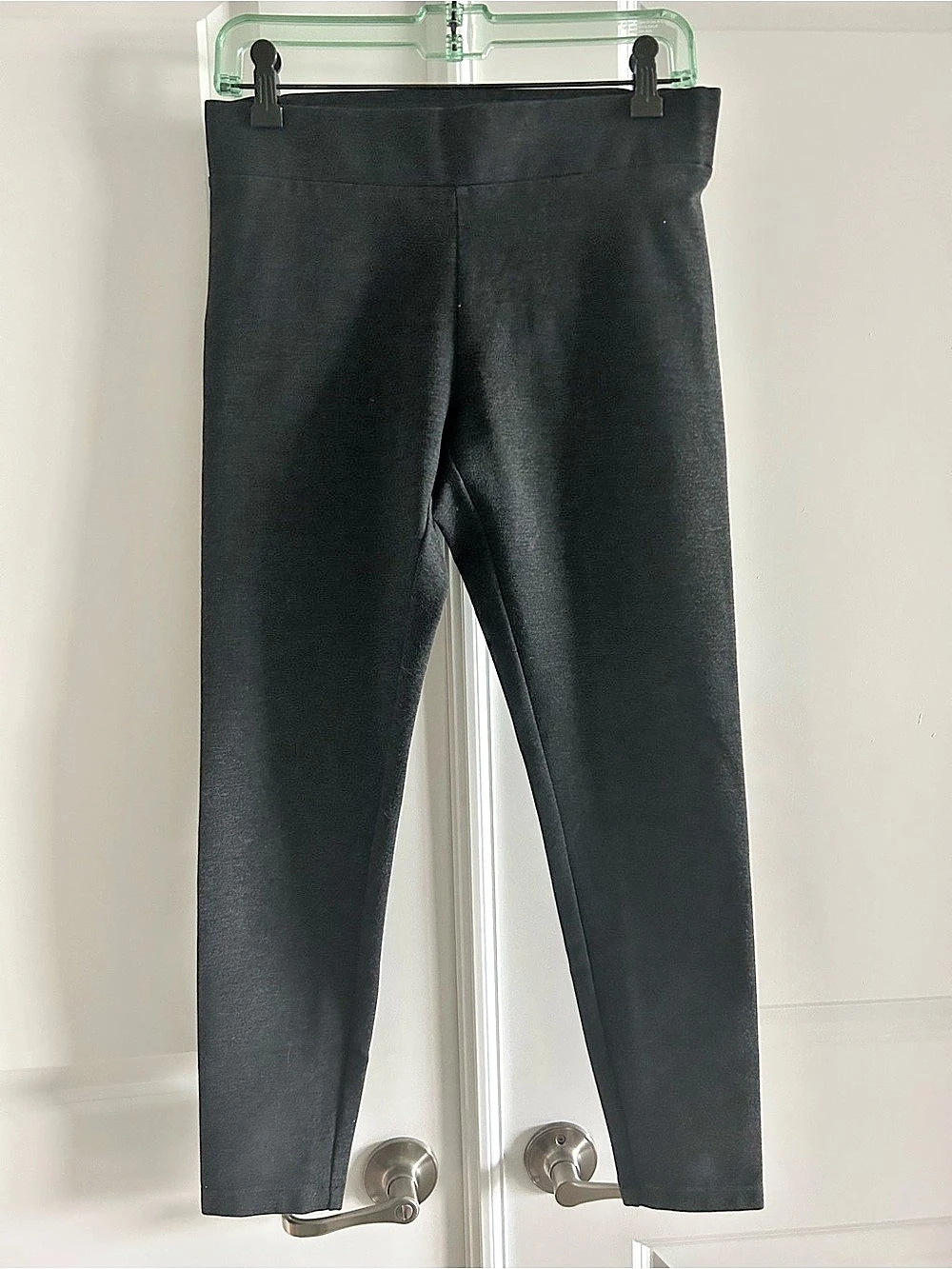 ANN TAYLOR LOFT knit Leggings in Charcoal Gray Size Small Like New